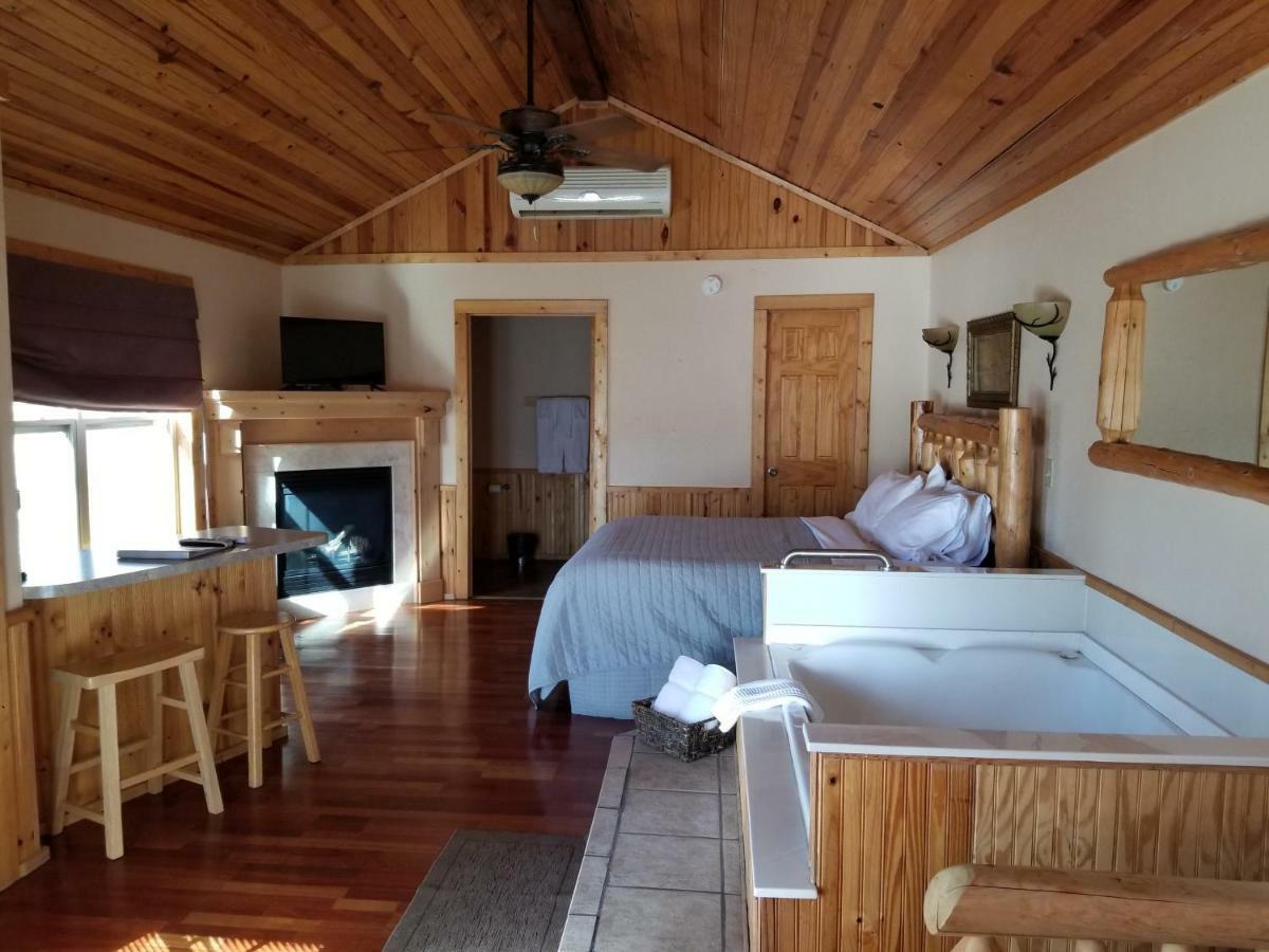 Отель Hidden Lake Winery Aviston Экстерьер фото
